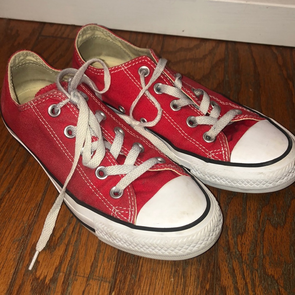 Red low top converse